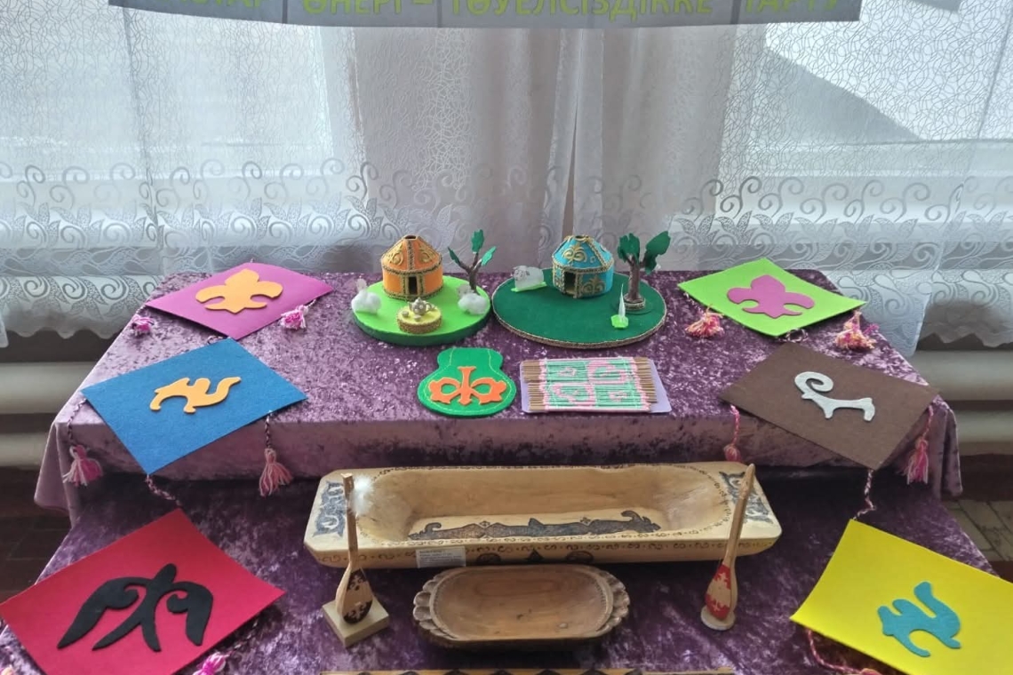 Выставка "Жастар өнері - Тәуелсіздікке тарту" в рамках плана мероприятий посвященных празднованию Дня Республики и 35-летию Декларации о государственном суверенитете.